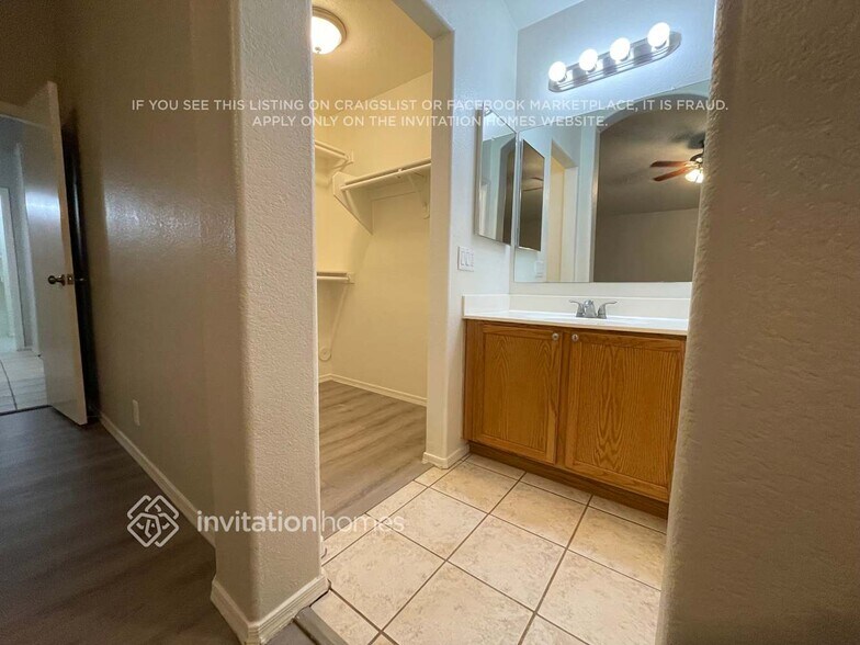 Building Photo - 10728 E Enid Ave