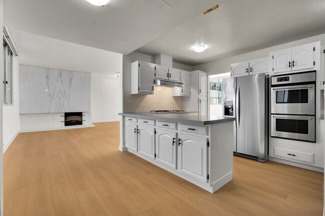 Building Photo - 17352 Sunset Blvd