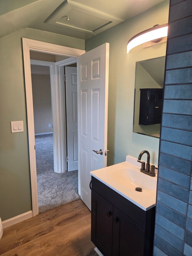 Building Photo - 5272 Fieldcrest Dr