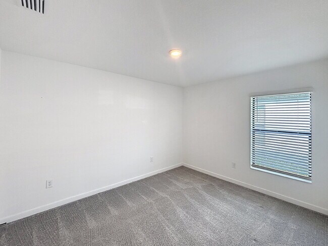 Building Photo - 1270 Ahoy Ave