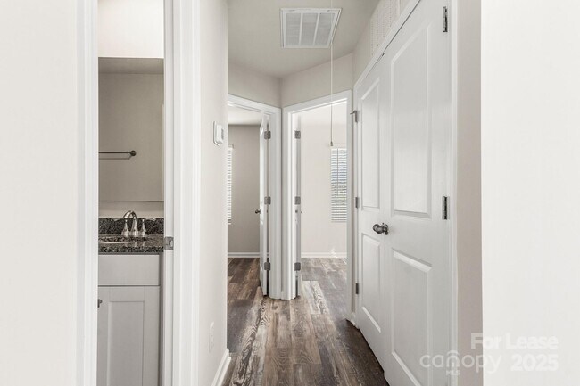 Building Photo - 117 Dogwood Vlg Trl