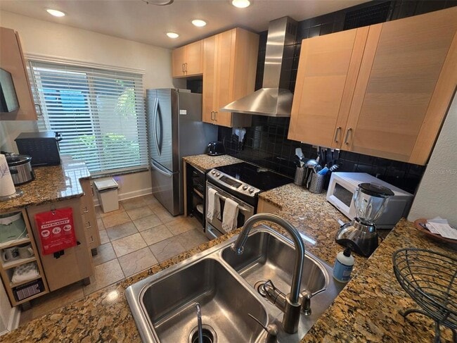 Building Photo - 6295 Bahia Del Mar Cir