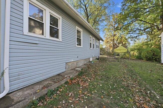 Building Photo - New 2 bedroom house listing!