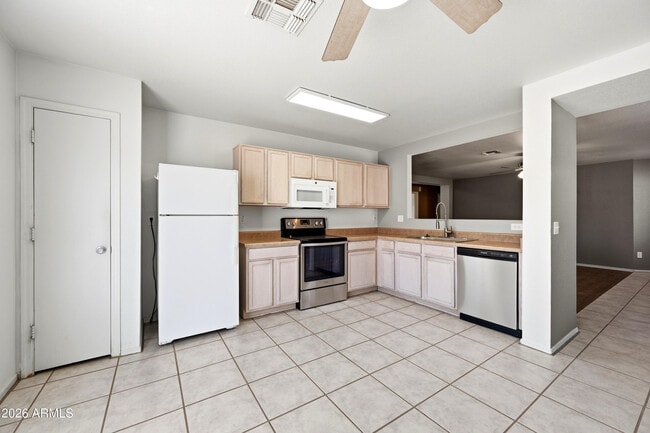 Building Photo - 3057 W Lucia Dr