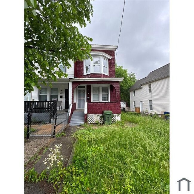 Building Photo - 3 Bedroom Rehabbed home