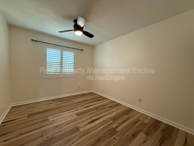 Building Photo - 6502 E Grandview Dr