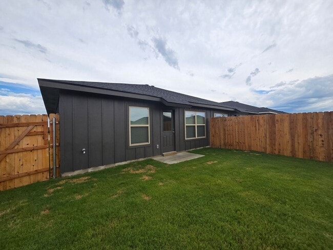 Building Photo - 908 Cherry Laurel Ln