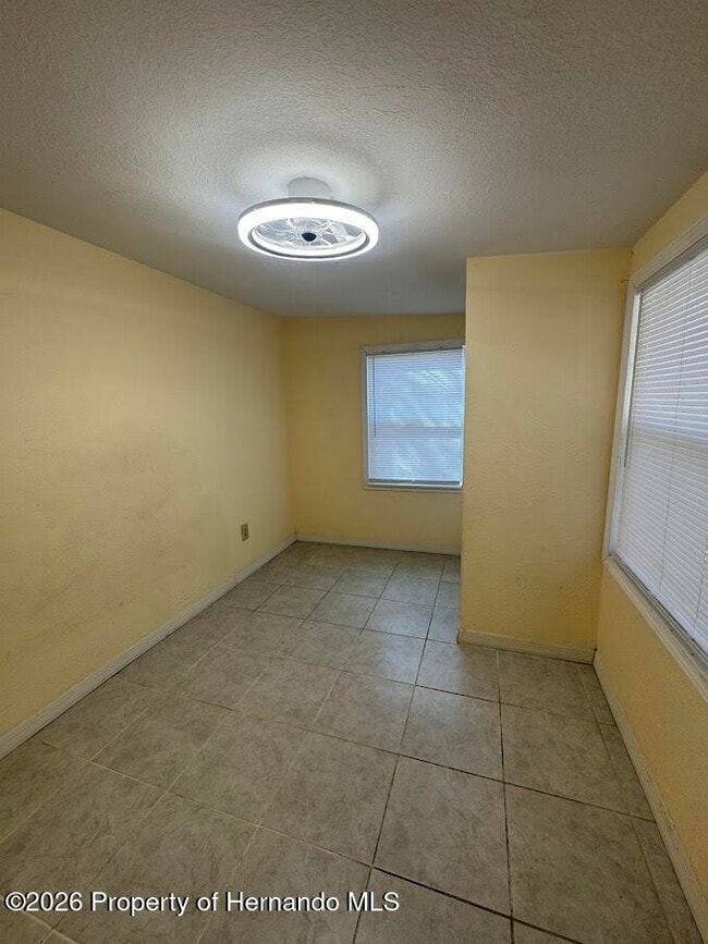 Building Photo - 708 Hazel Ave