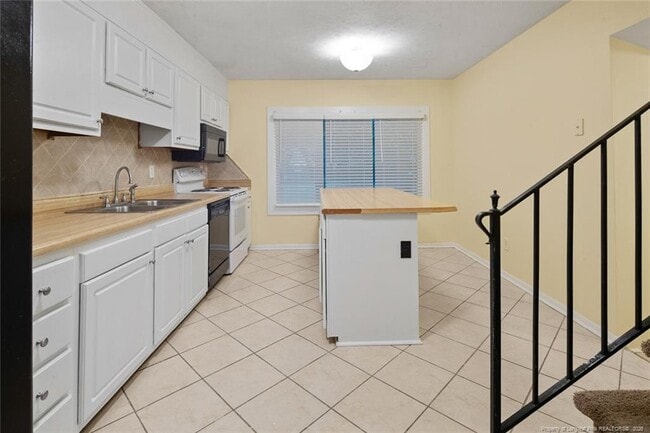 Building Photo - 7591 Beverly Dr