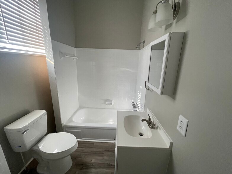 Building Photo - 1157 Olympia Ave