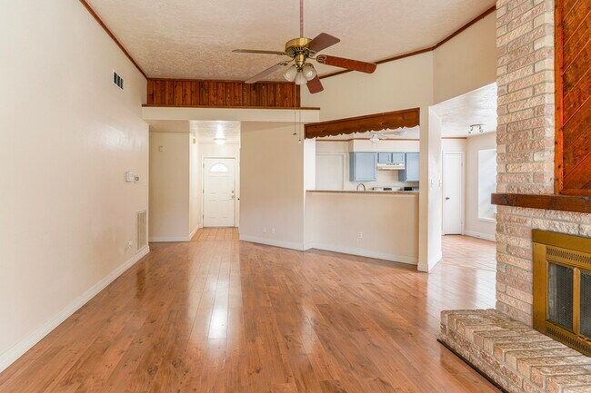Building Photo - 22018 Kenlake Dr