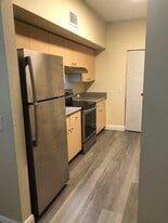 Building Photo - 330 Crestwood Cir