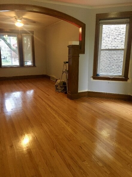 Building Photo - 4242 N Damen Ave