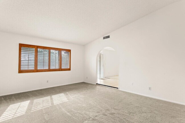 Building Photo - 7309 W Canterbury Dr