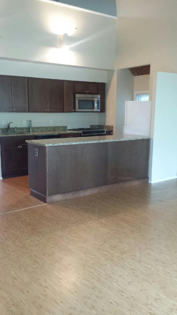 Building Photo - 4 Touchstone