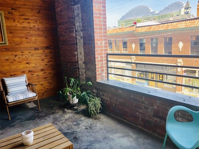 Building Photo - 1803 Wyandotte St