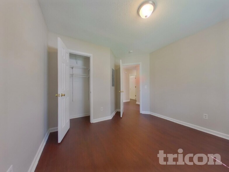 Building Photo - 425 Northshore Ct