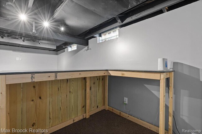 Building Photo - 2618 Phillips Ave