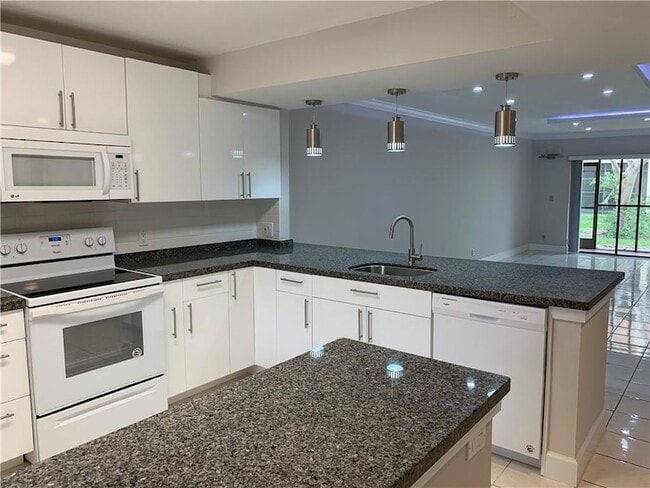 Building Photo - 434 Lakeview Dr