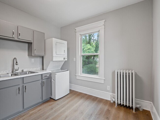 Building Photo - 926 Winona Ave SW