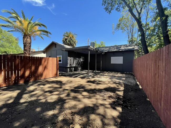 Building Photo - 2030 Humboldt Rd