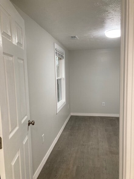 Building Photo - 17120 Cherokee Dr