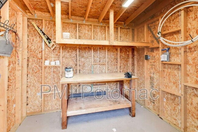 Building Photo - 1915 Henry Rd