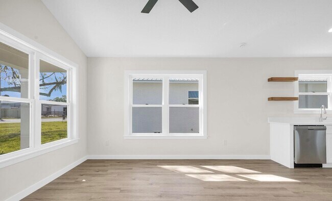 Building Photo - 4705 Ave B