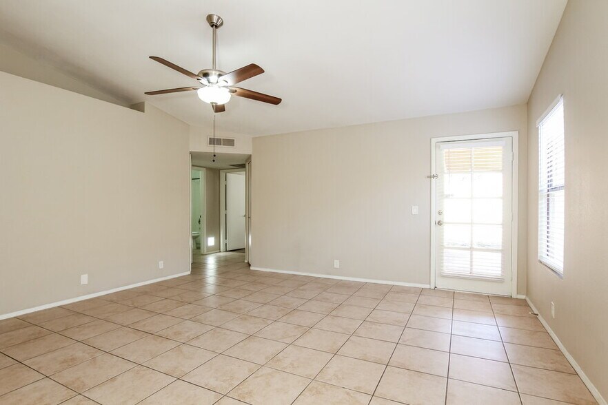 Building Photo - 3814 W Marconi Ave