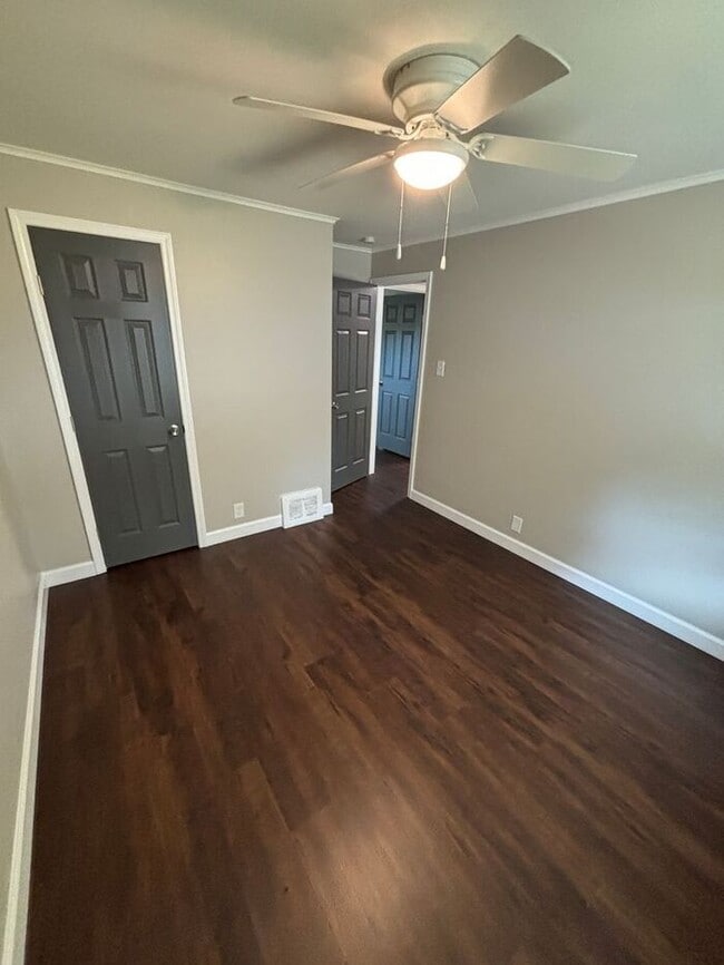 Building Photo - Charming 4-Bedroom Home in a Prime Locatio...