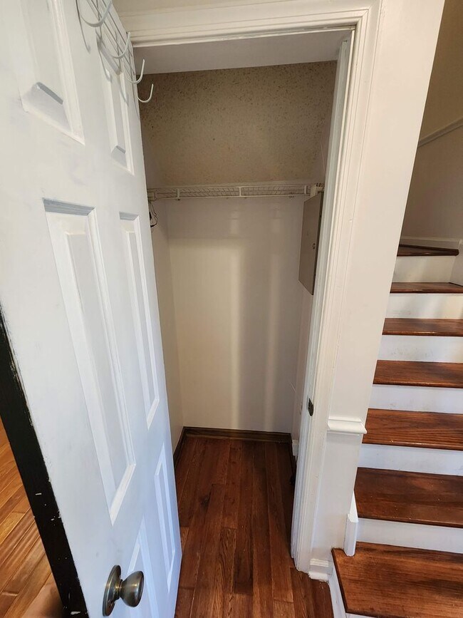 Building Photo - 4 Bedroom Home in Sought Out Neighborhood ...
