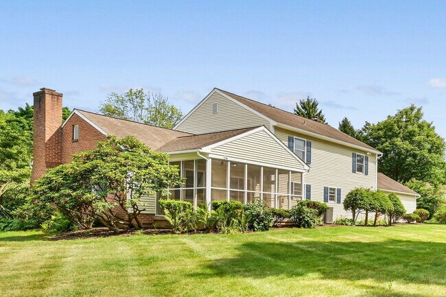 Building Photo - 684 Steinman Ct