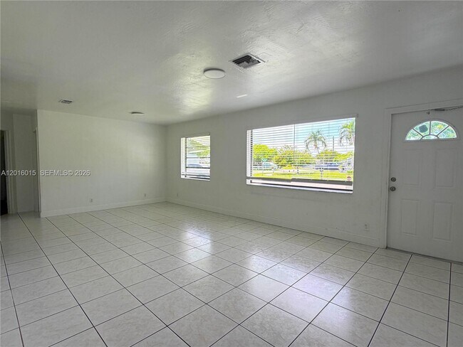 Building Photo - 1740 SW 47th Ave