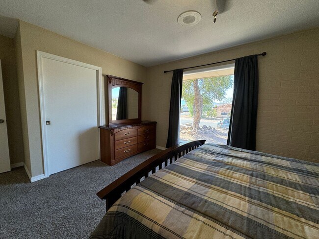 Building Photo - 3 Bedroom Furnished Home with UTILITIES INCLUDED with Courtyard Near the Colorado River 3-12 mont...