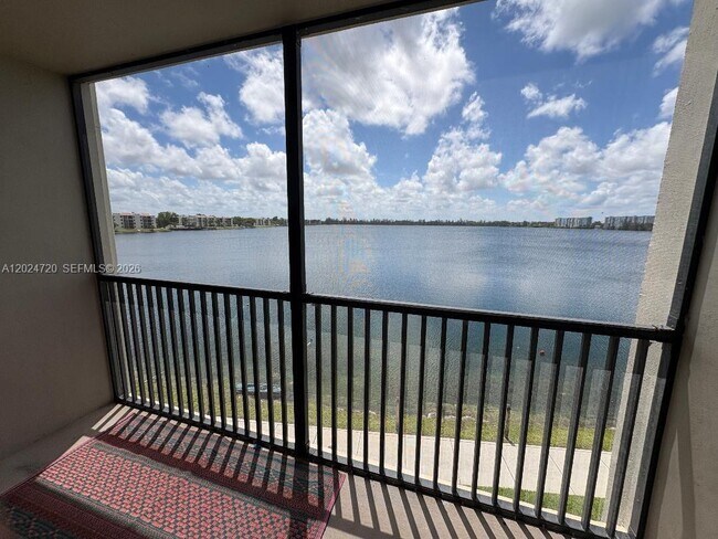 Building Photo - 111 Lake Emerald Dr