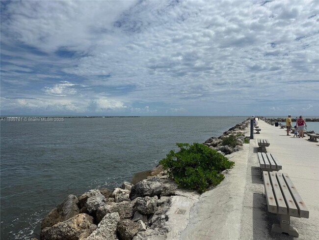 Building Photo - 1708 St Lucie Ct