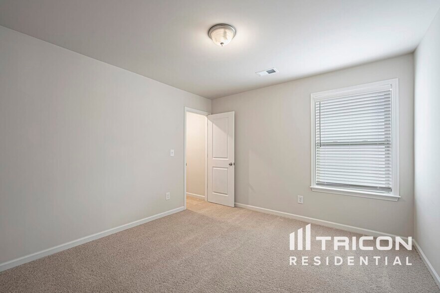 Building Photo - 228 Margrave Dr
