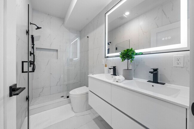 Building Photo - 124 Glenwood Ave