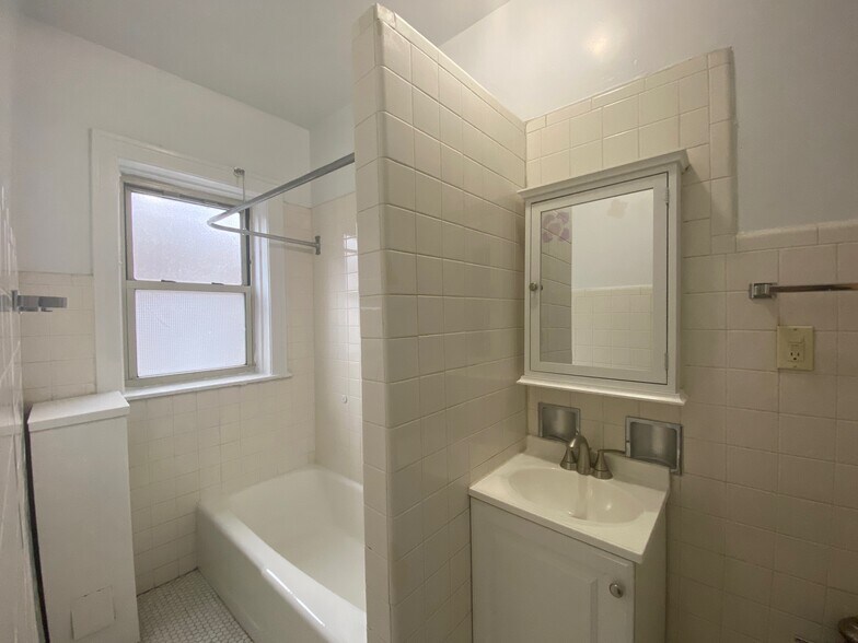 Building Photo - 730 Reba Pl