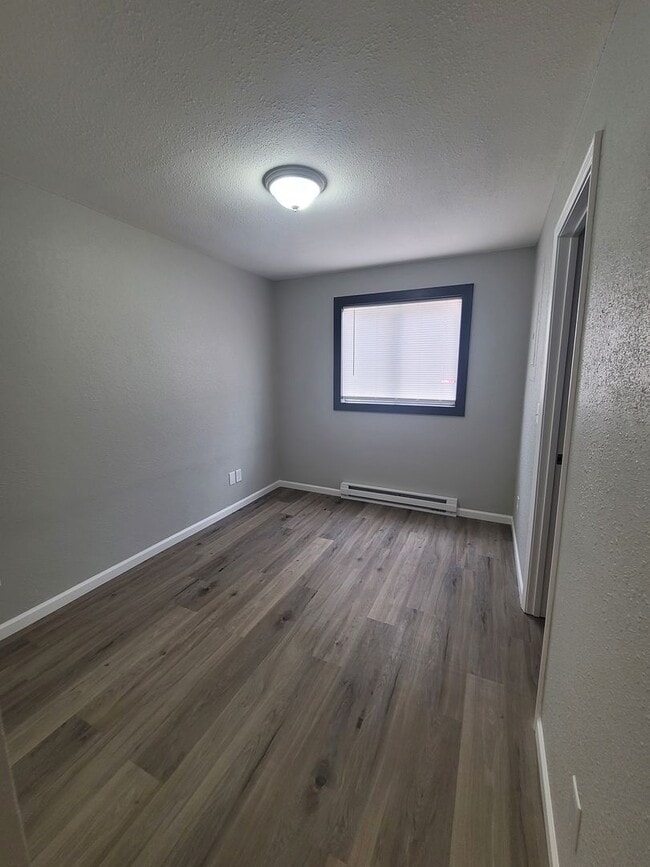 Building Photo - Remodeled Studio Apartment