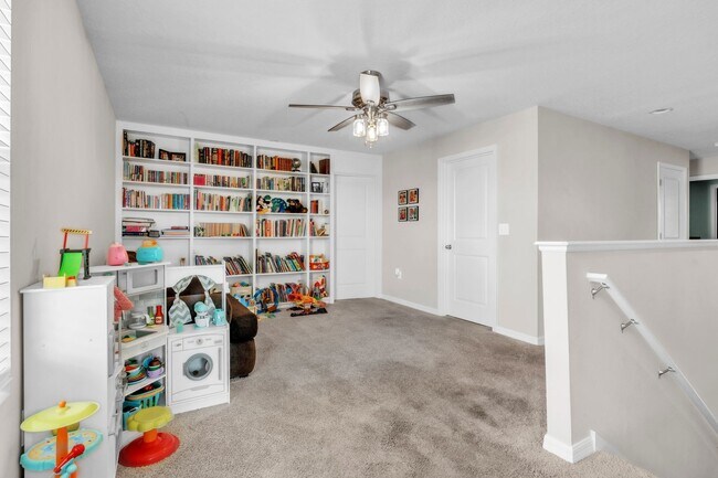 Building Photo - Spacious 5-Bedroom Home with Resort-Style ...
