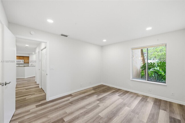 Building Photo - 3310 Pinewalk Dr N