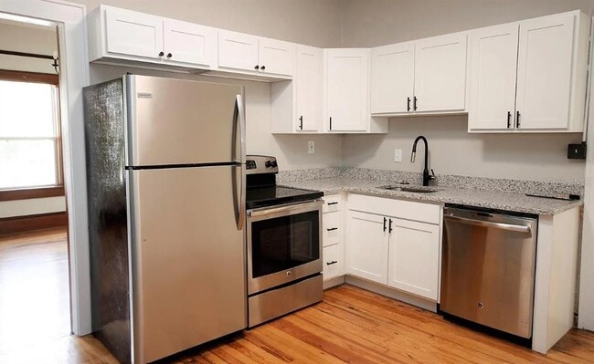 Building Photo - 324 N Joanna Ave