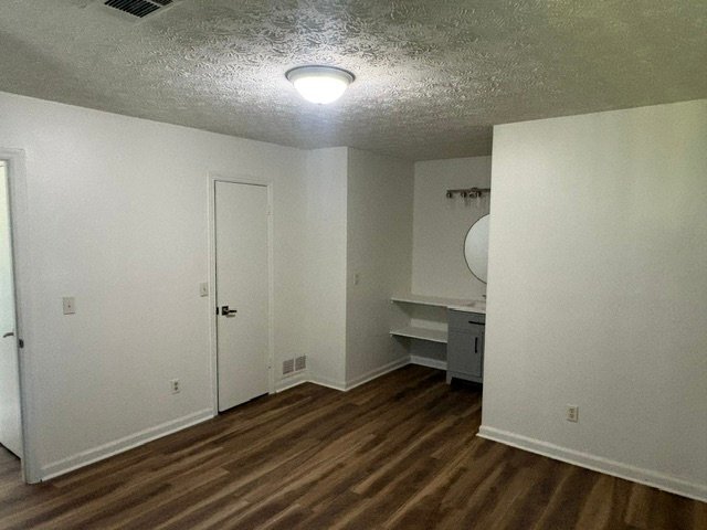 Building Photo - 4610 Greenbriar Trail SW