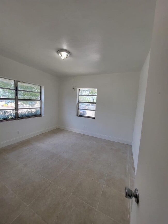 Building Photo - 640 NW 77th St