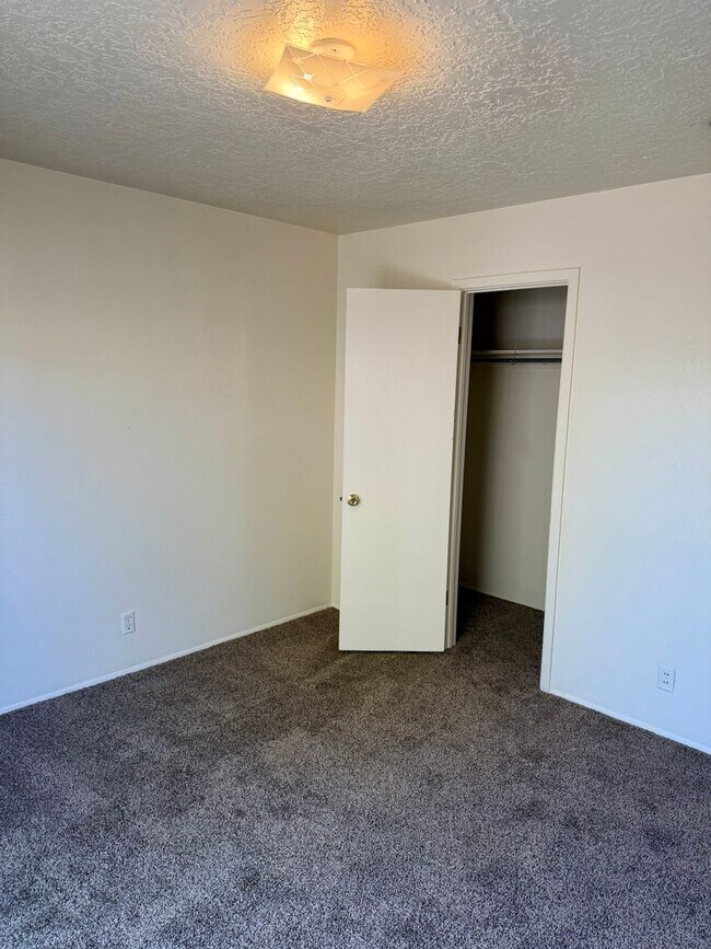 Building Photo - General Marshall St NE (208)