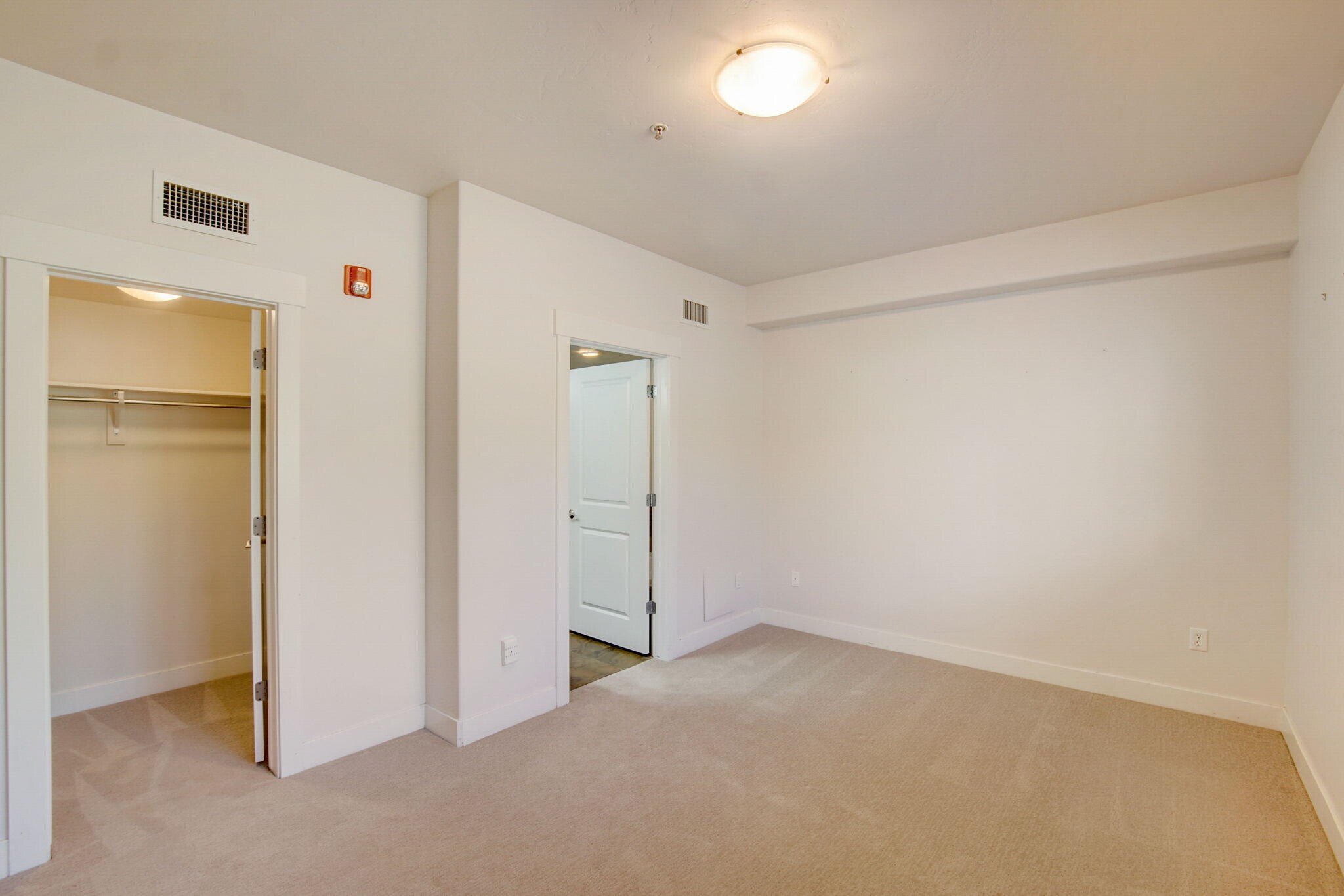 Building Photo - 5519 Lillehammer Ln