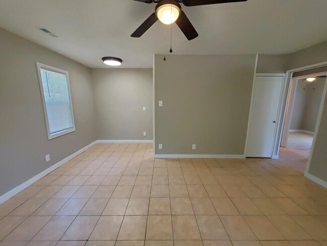 Building Photo - Recently updated 2BR home near Shunga Park!