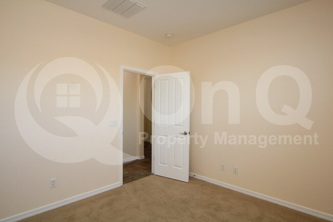 Building Photo - 1465 E Ibis St