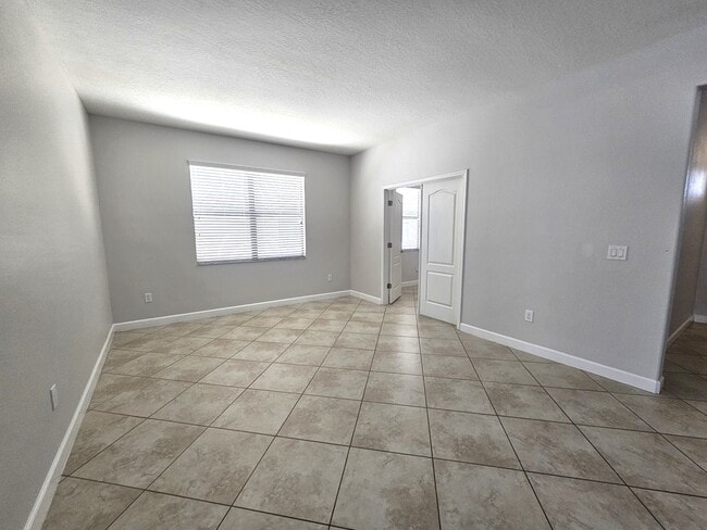 Building Photo - 2718 Atherton Dr